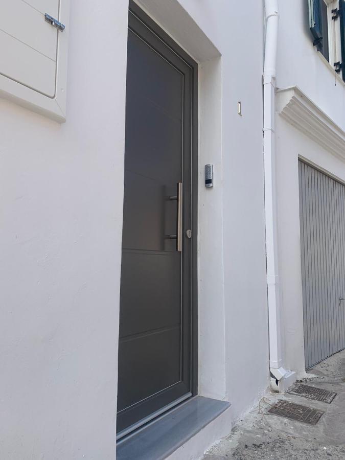 Smyrnis Apartments Ermoúpoli Eksteriør bilde